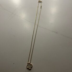 Off brand clover necklace